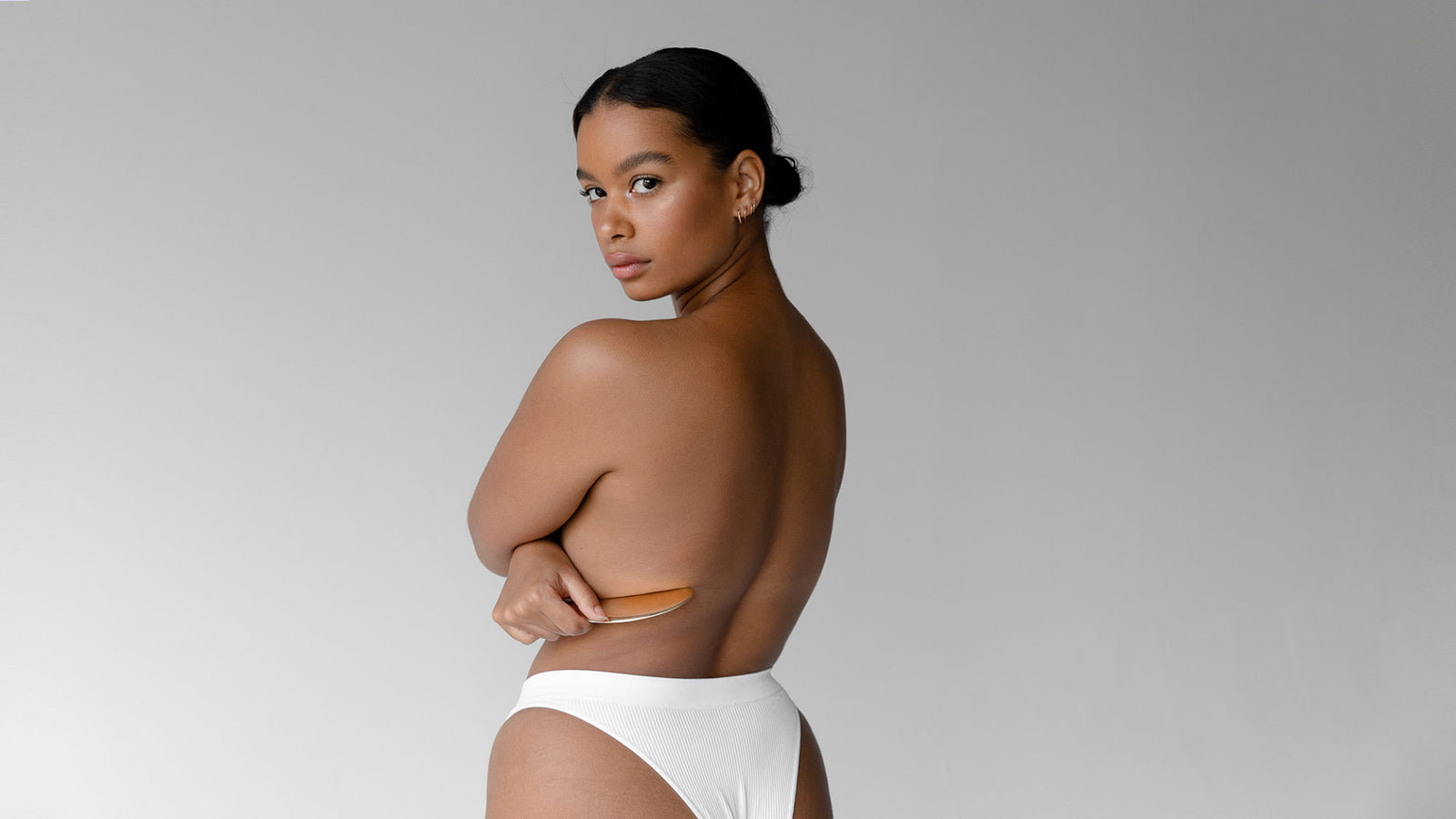 Are You Still Dry Brushing: Top Five Reasons You Should Switch to Gua Sha